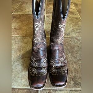 Circle G Dragonfly Embroidered Cowgirl Boots